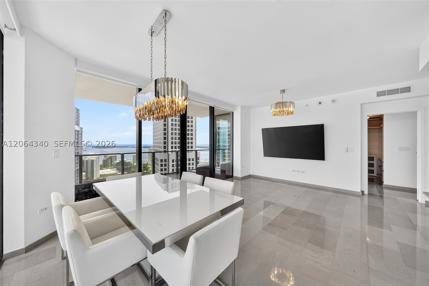 68 SE 6th St #3311, Miami FL 33131