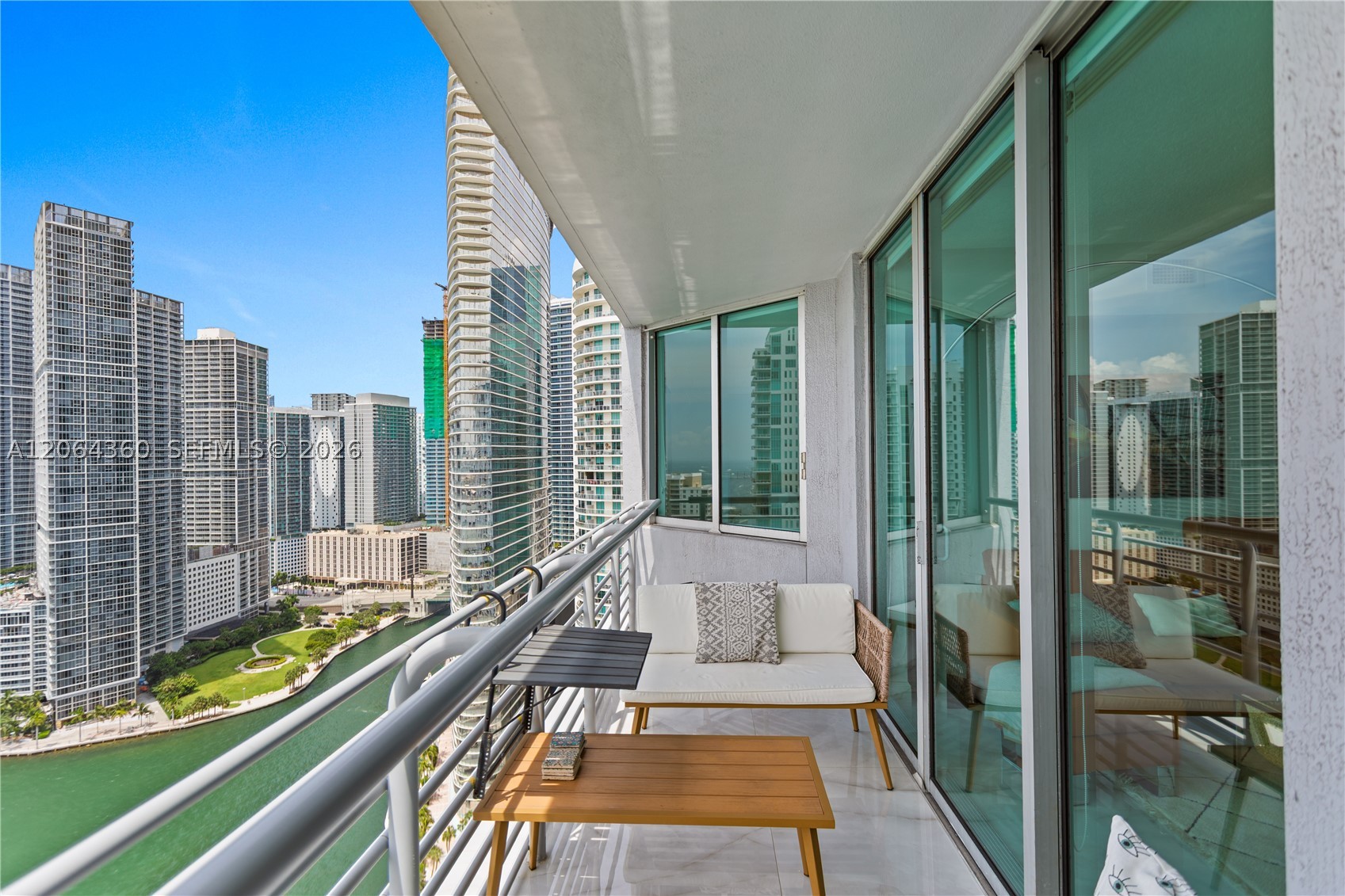 325 S Biscayne Blvd #3421, Miami FL 33131