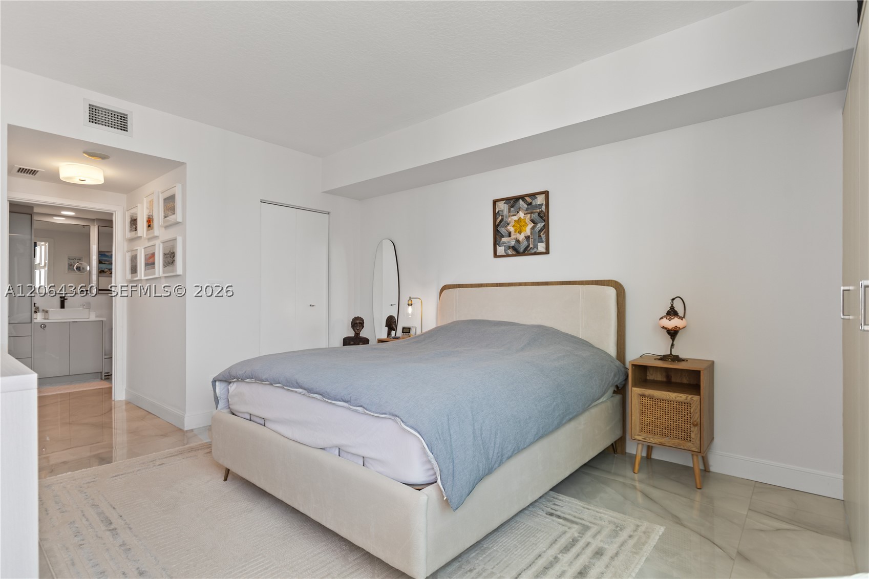 325 S Biscayne Blvd #3421, Miami FL 33131