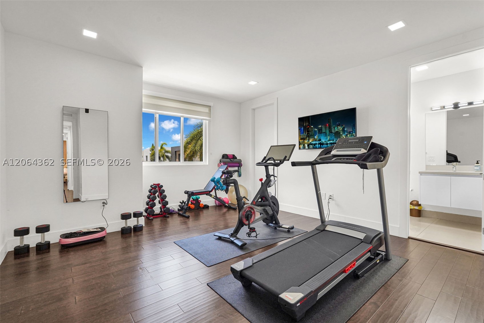 7509 NW 99th Ave, Doral FL 33178