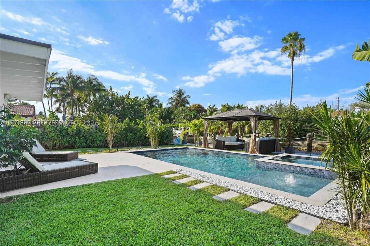 1625 Daytonia Rd, Miami Beach FL 33141