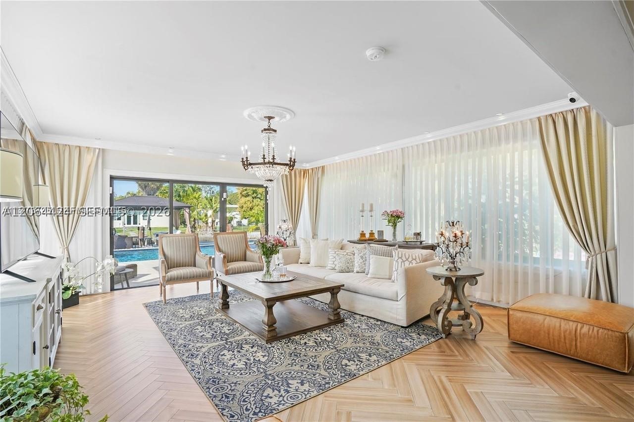 1625 Daytonia Rd, Miami Beach FL 33141