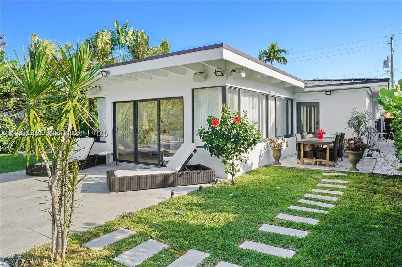 1625 Daytonia Rd, Miami Beach FL 33141