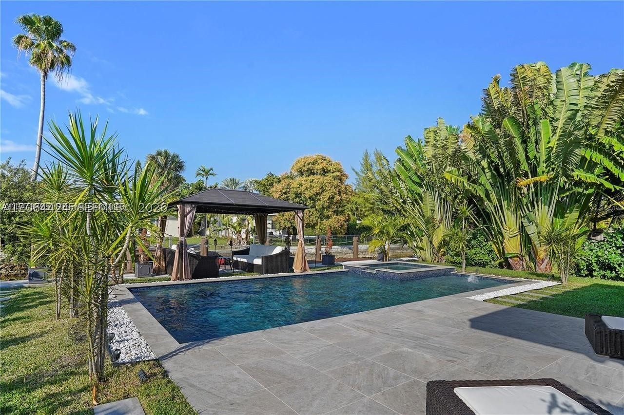 1625 Daytonia Rd, Miami Beach FL 33141