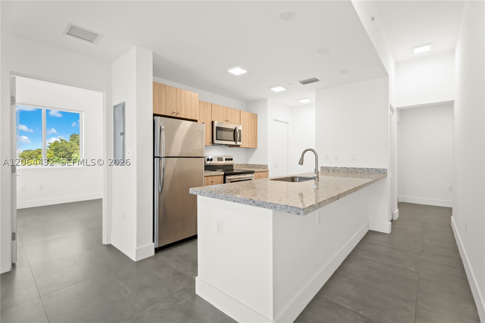 2010 SW 25th Ter #305, Miami FL 33133