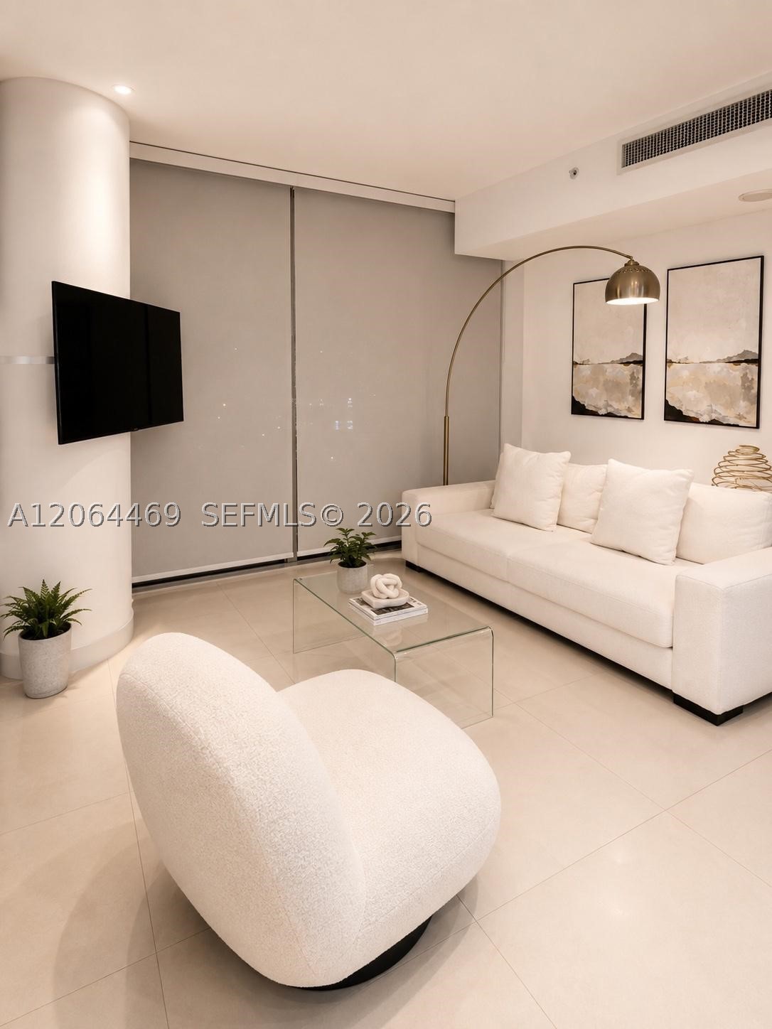 92 SW 3rd St #1210, Miami FL 33130