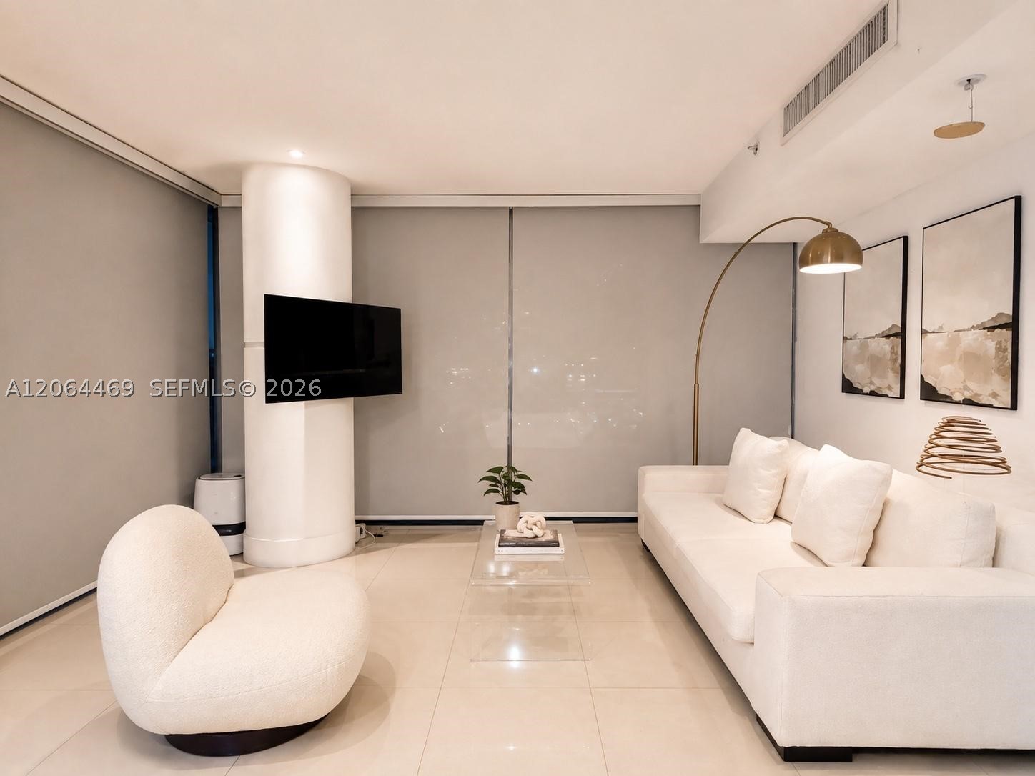 92 SW 3rd St #1210, Miami FL 33130
