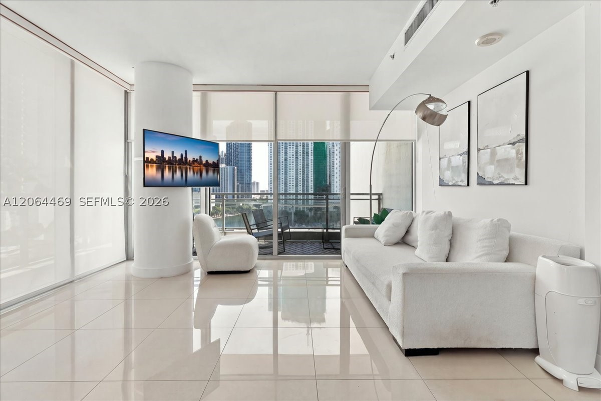 92 SW 3rd St #1210, Miami FL 33130