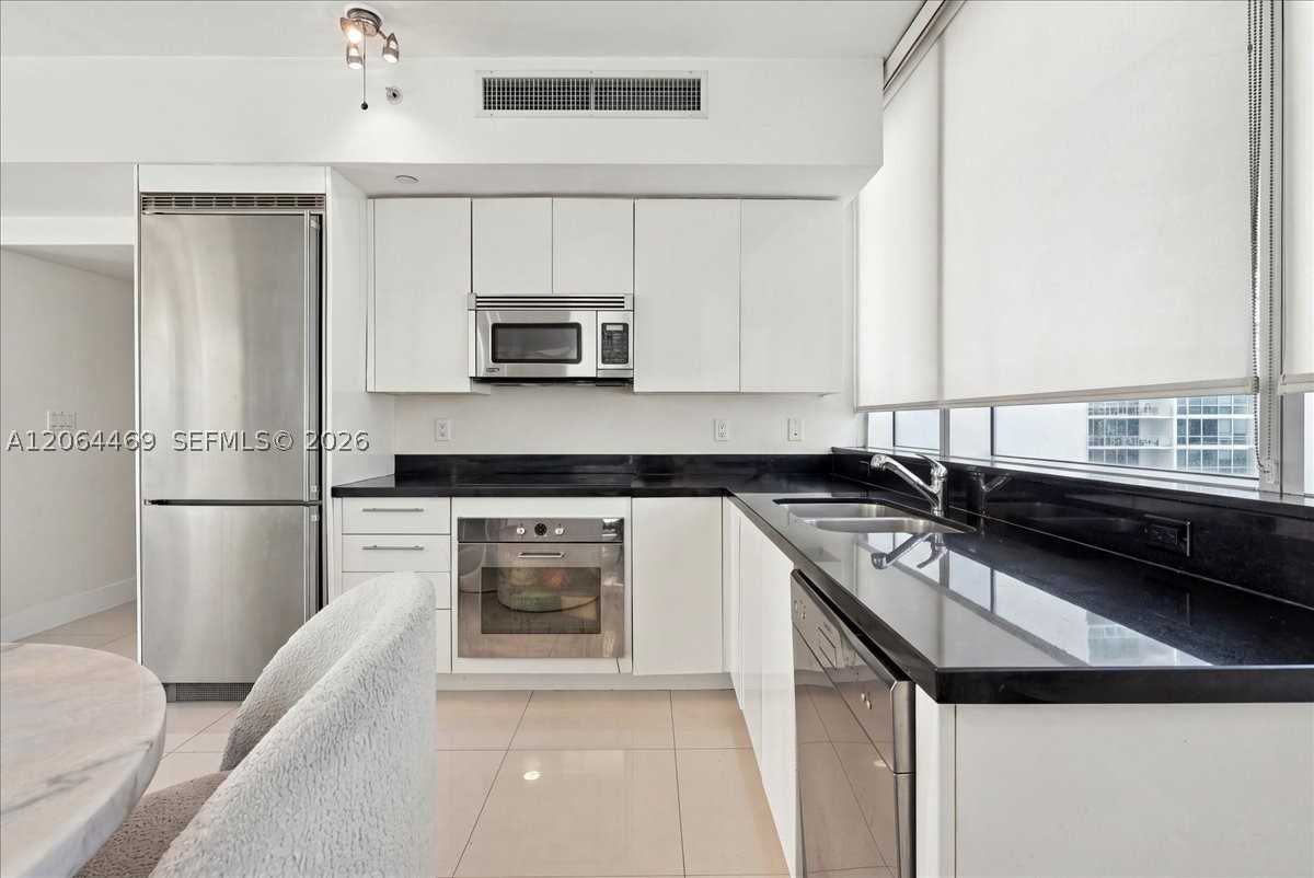 92 SW 3rd St #1210, Miami FL 33130