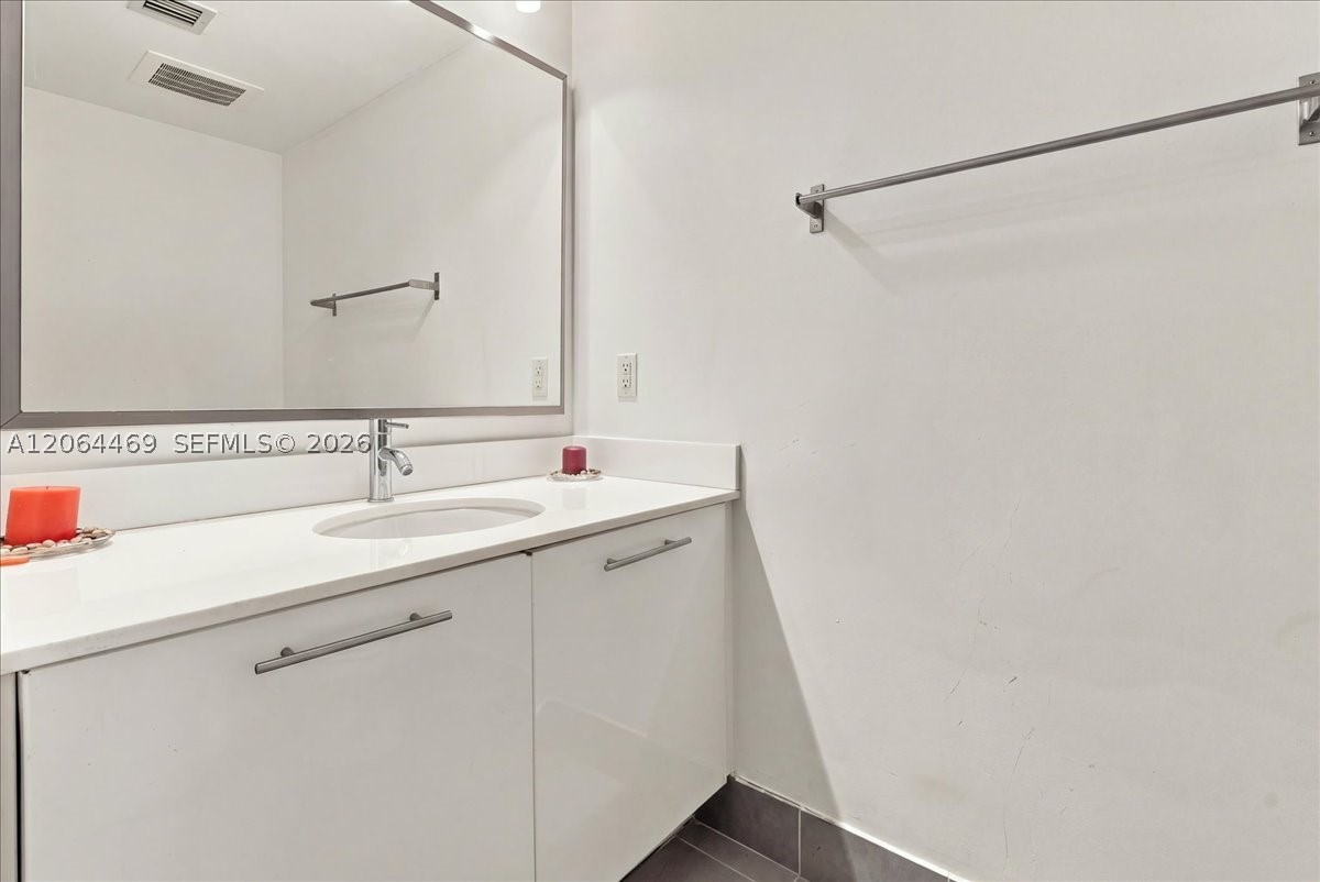 92 SW 3rd St #1210, Miami FL 33130