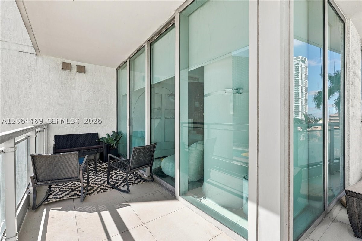 92 SW 3rd St #1210, Miami FL 33130