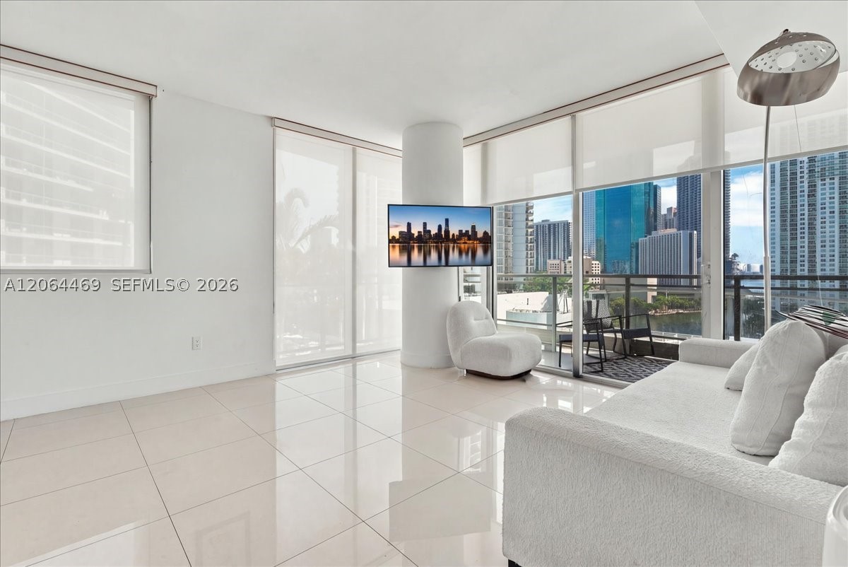 92 SW 3rd St #1210, Miami FL 33130