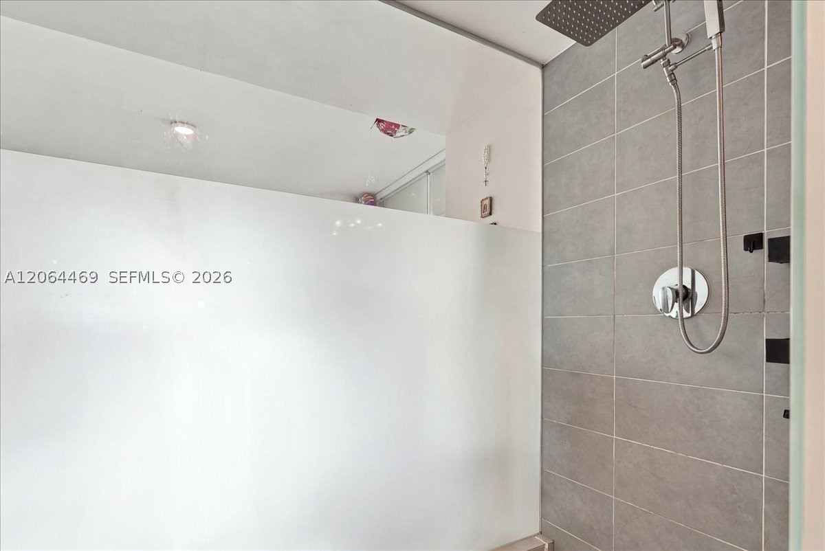 92 SW 3rd St #1210, Miami FL 33130