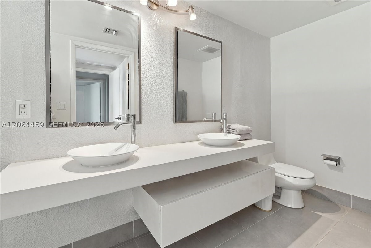 92 SW 3rd St #1210, Miami FL 33130