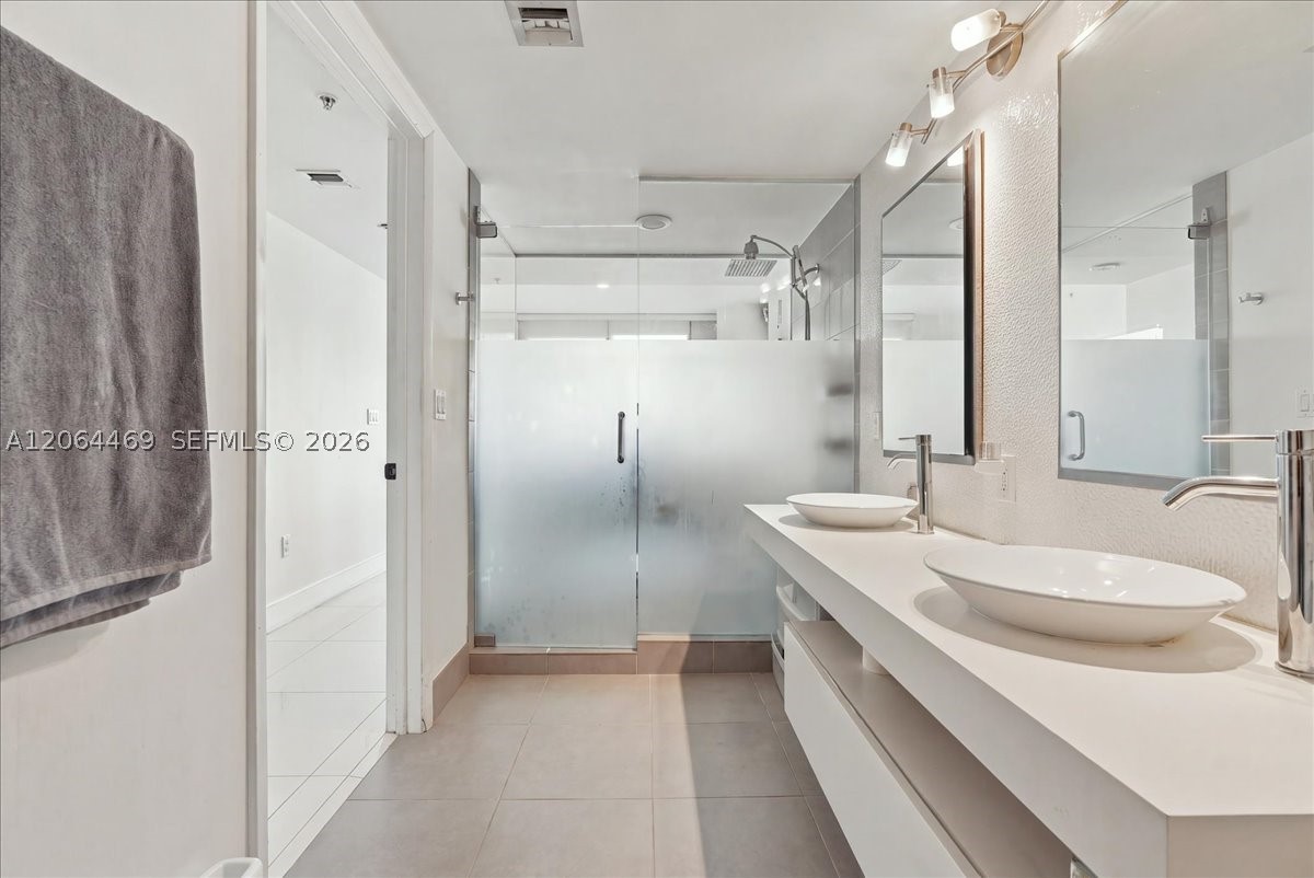 92 SW 3rd St #1210, Miami FL 33130