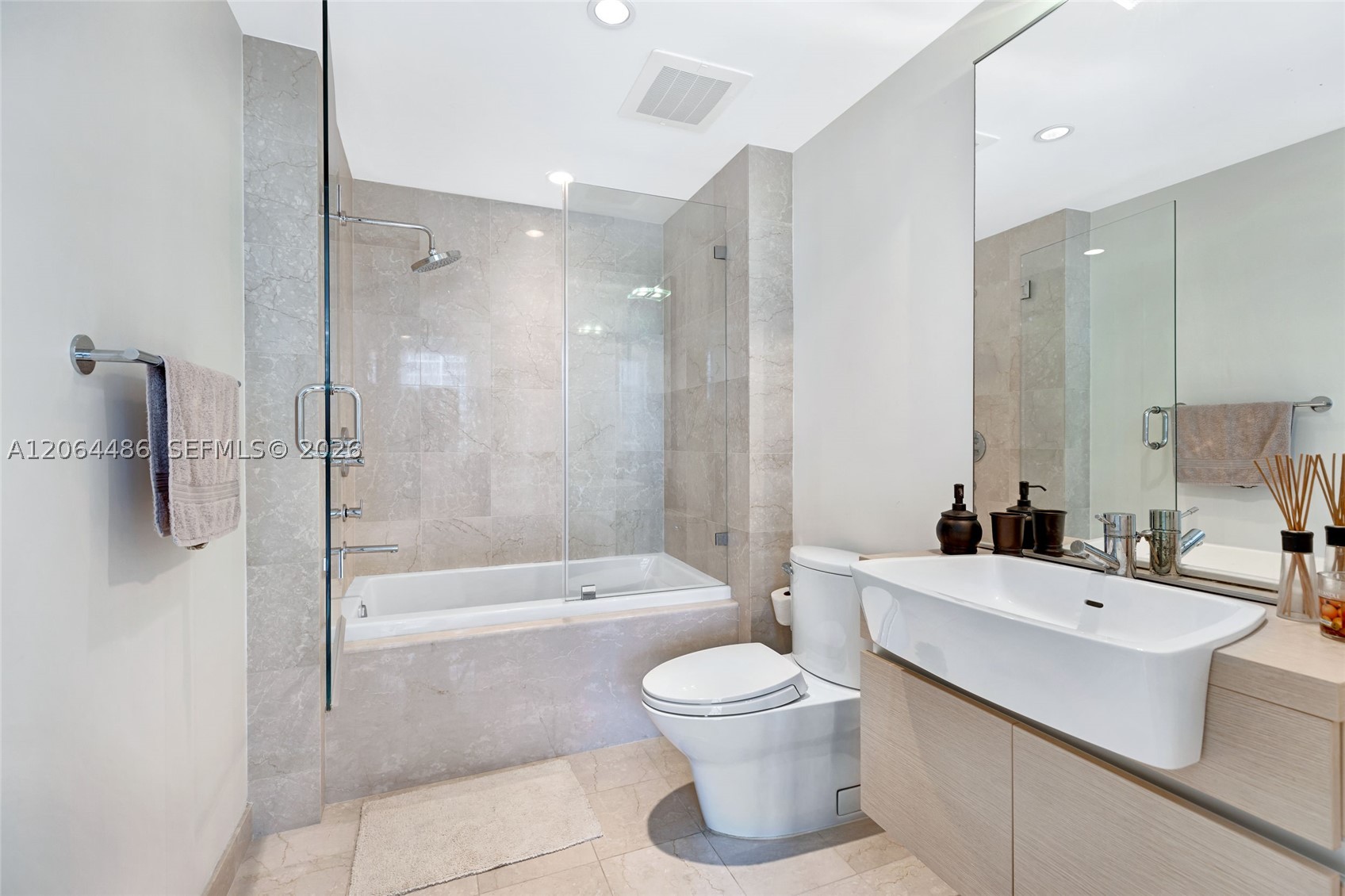 200 Biscayne Boulevard Way #504, Miami FL 33131