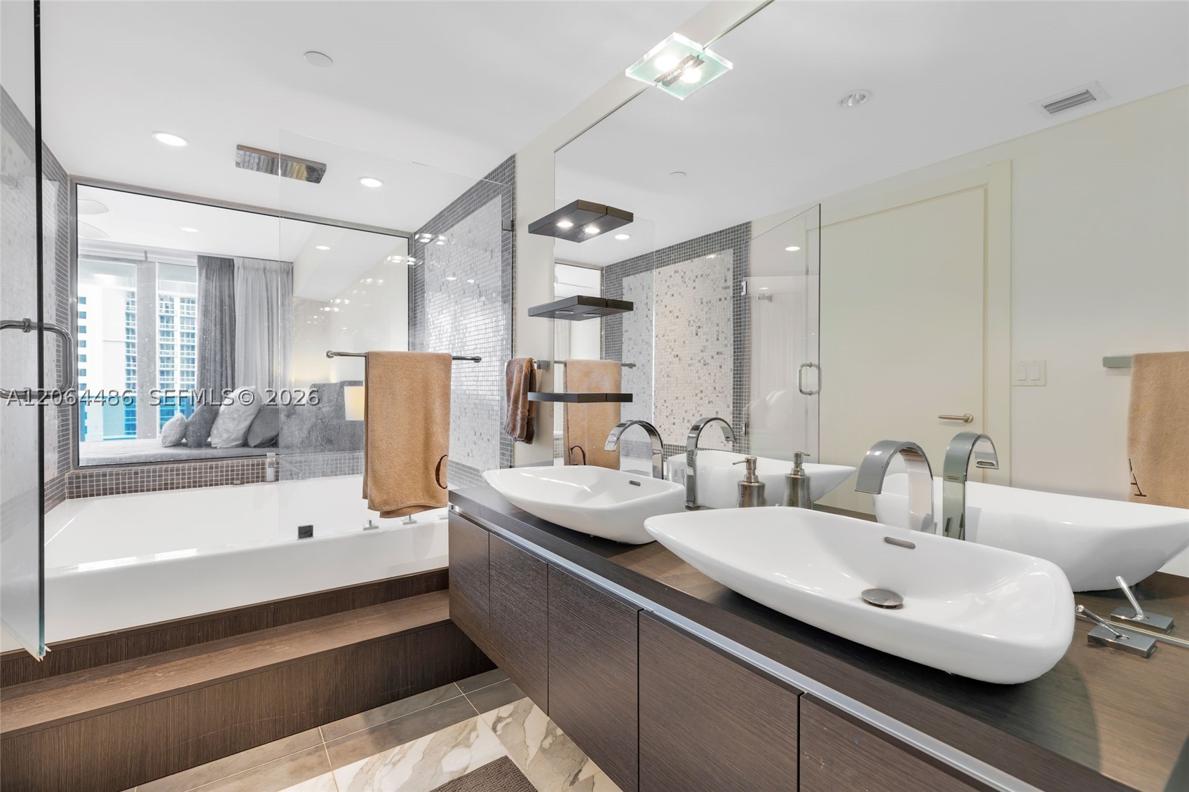 200 Biscayne Boulevard Way #504, Miami FL 33131