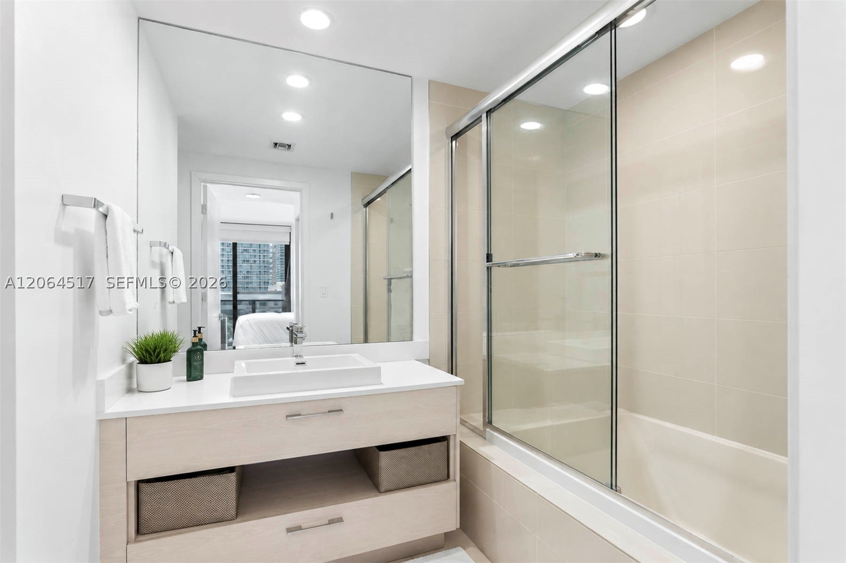 55 SW 9th St #1105, Miami FL 33130