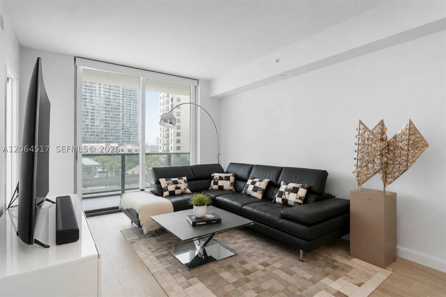 55 SW 9th St #1105, Miami FL 33130