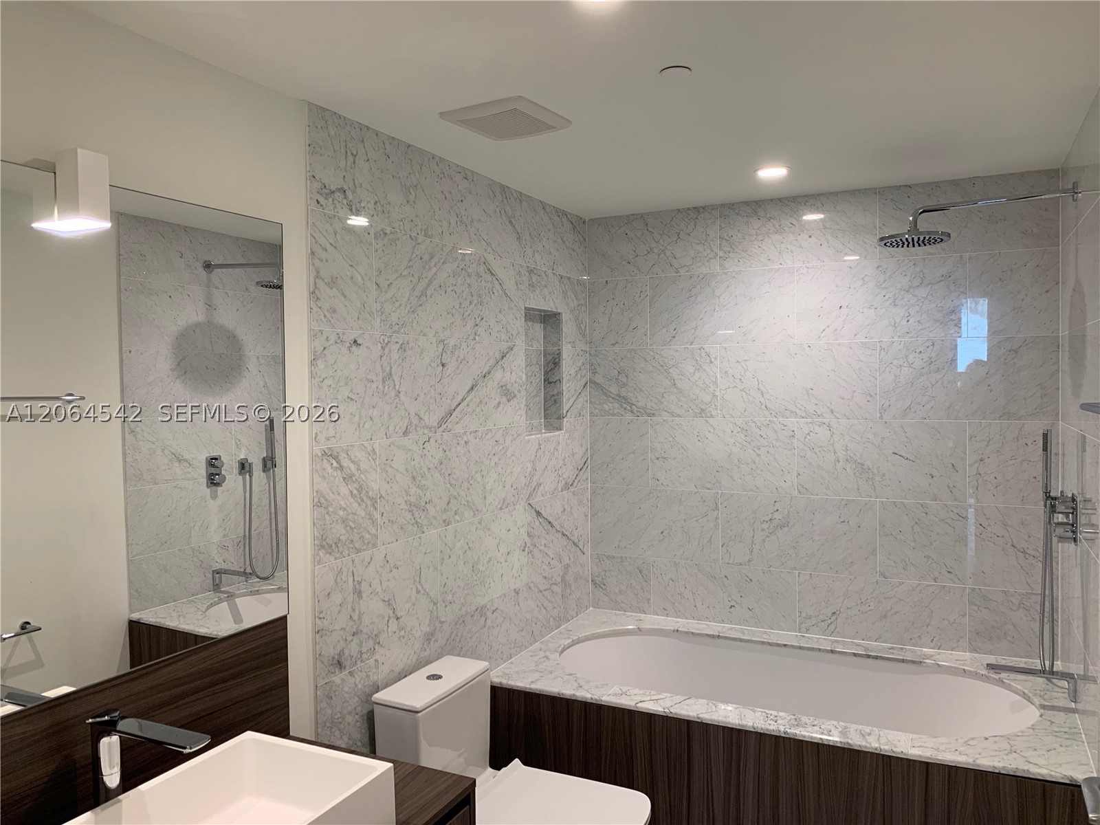 1000 Brickell Plz #4104, Miami FL 33131