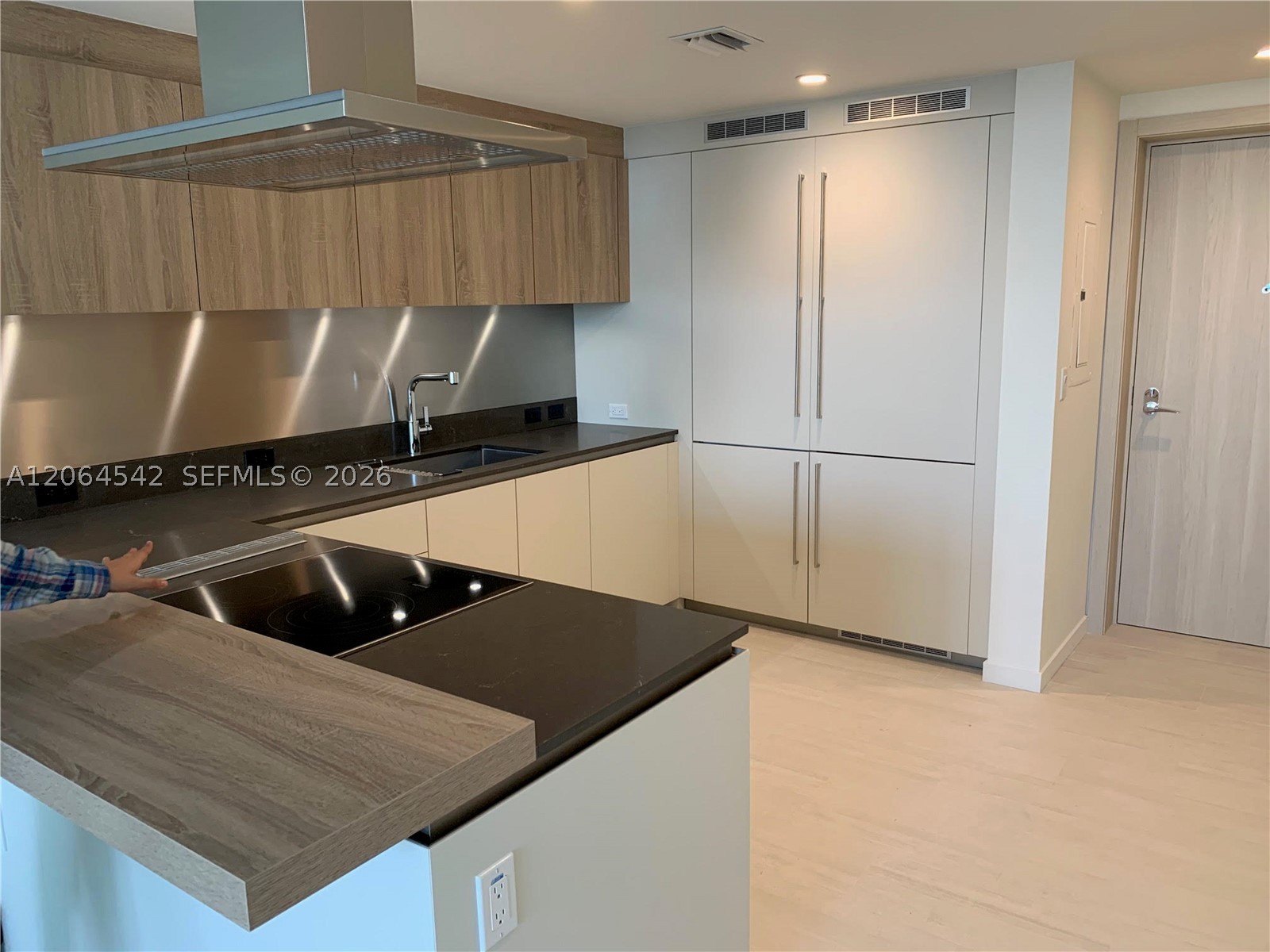 1000 Brickell Plz #4104, Miami FL 33131