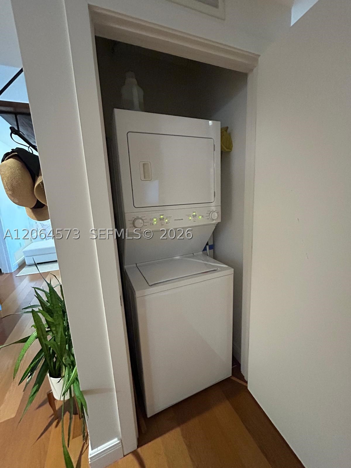 1060 Brickell Ave #2717, Miami FL 33131