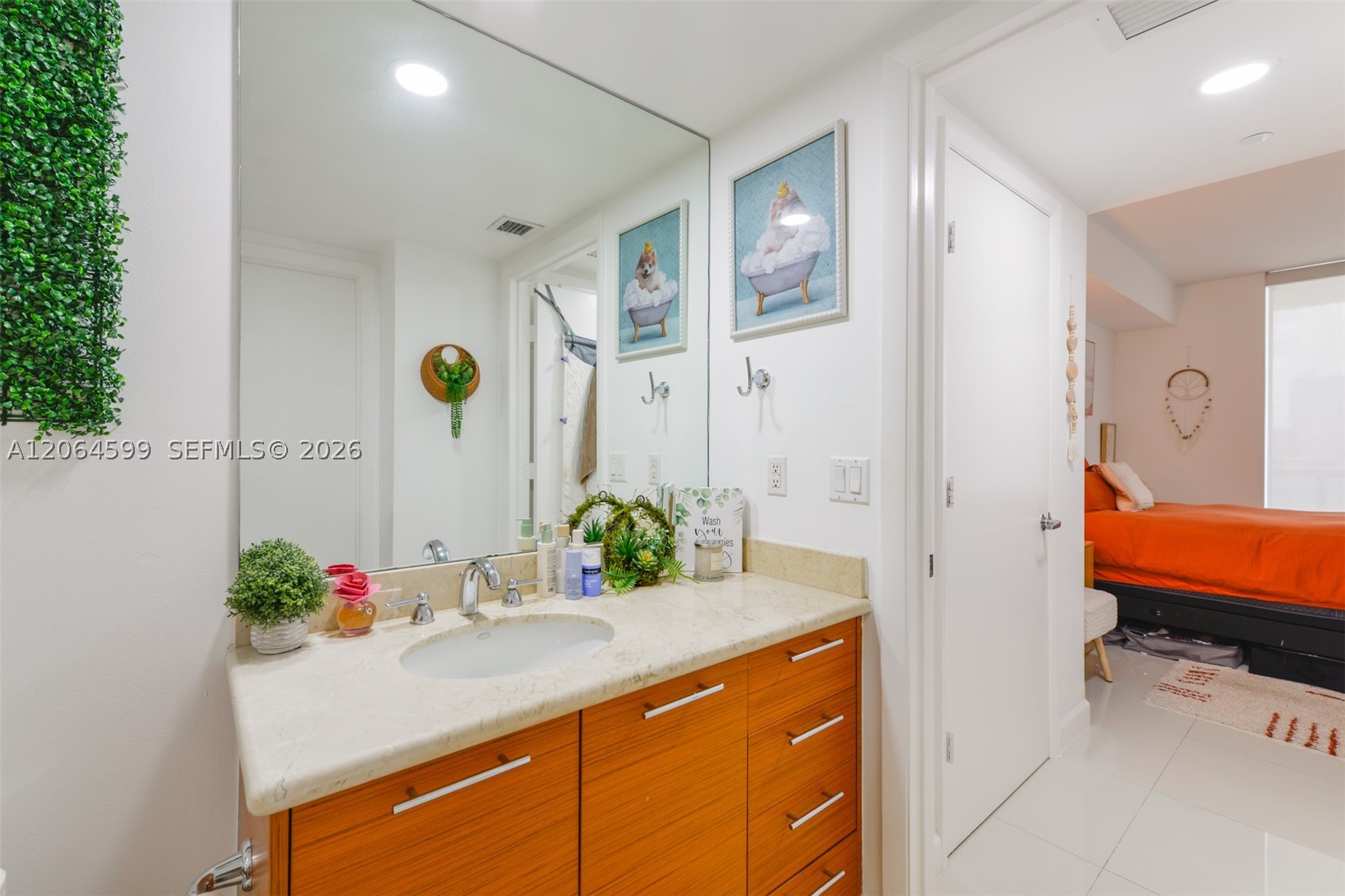 50 Biscayne Blvd #2505, Miami FL 33132