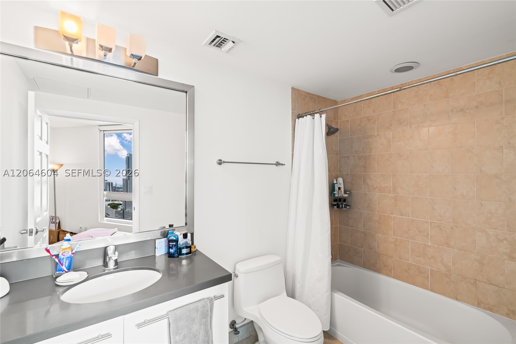 90 SW 3rd St #3504, Miami FL 33130