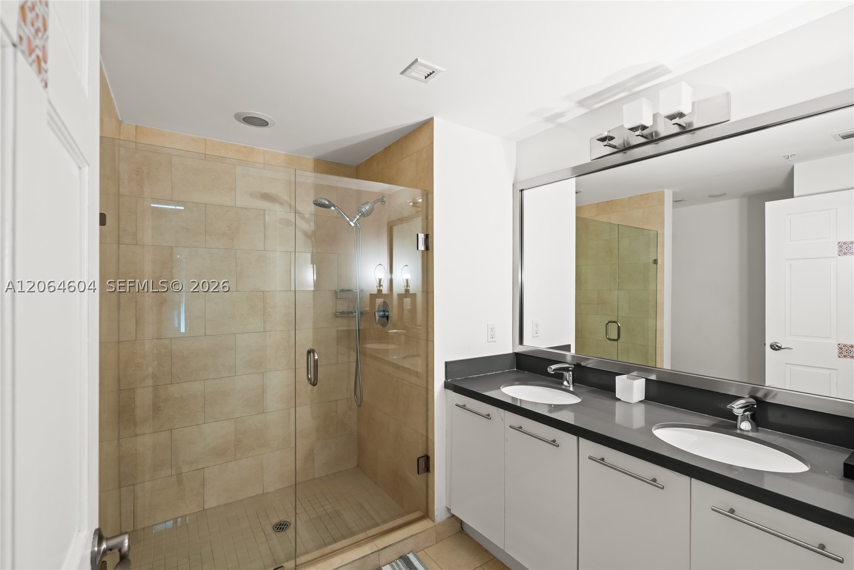 90 SW 3rd St #3504, Miami FL 33130