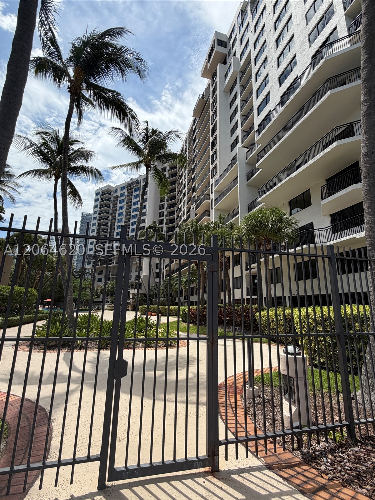 540 BRICKELL KEY DR #617, Miami FL 33131