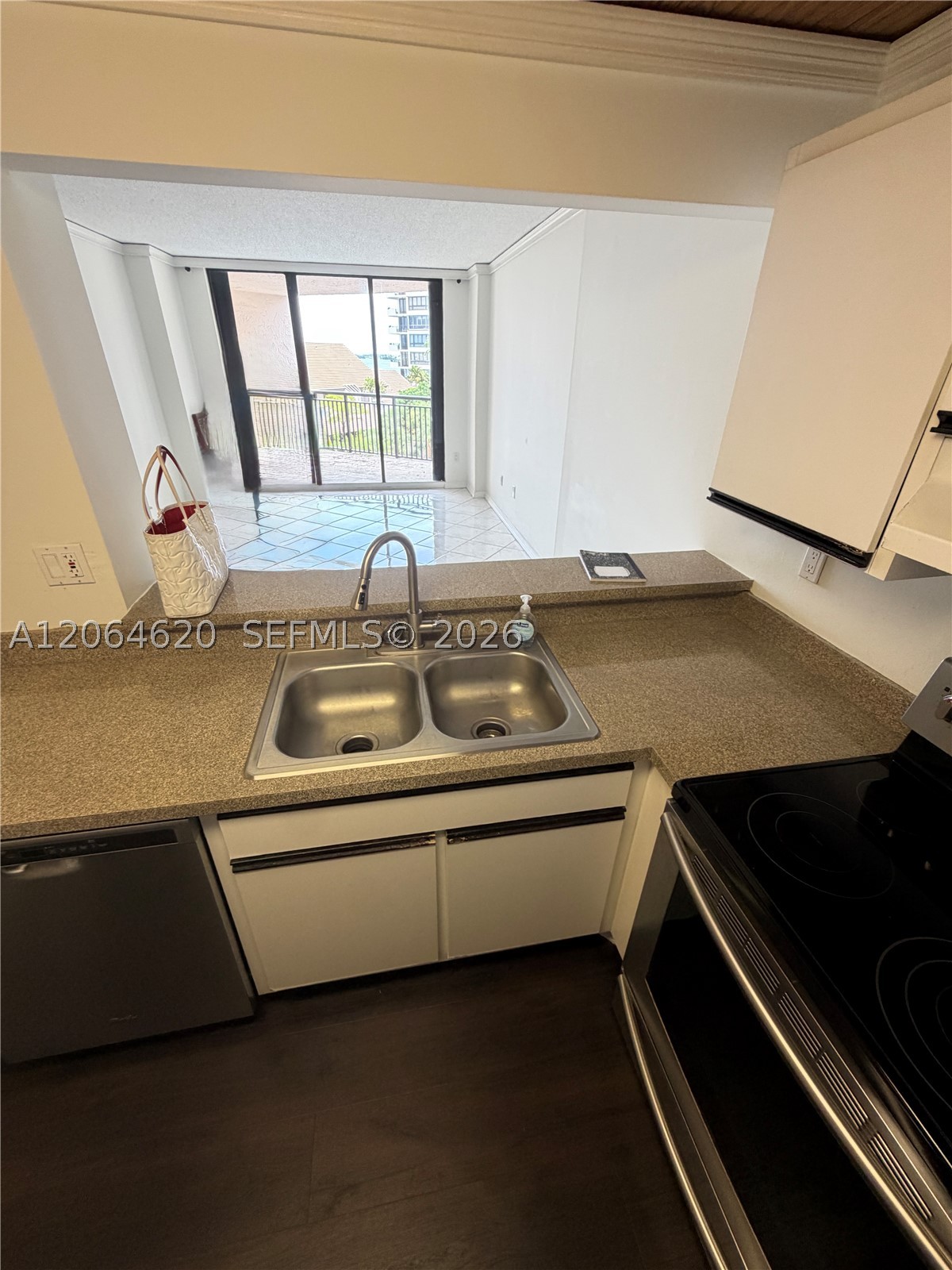 540 BRICKELL KEY DR #617, Miami FL 33131