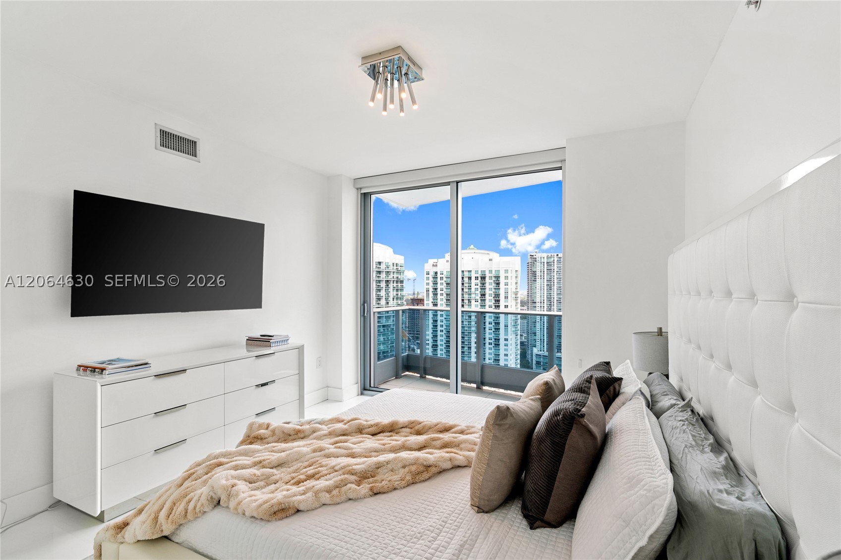 200 Biscayne Boulevard Way #3802, Miami FL 33131