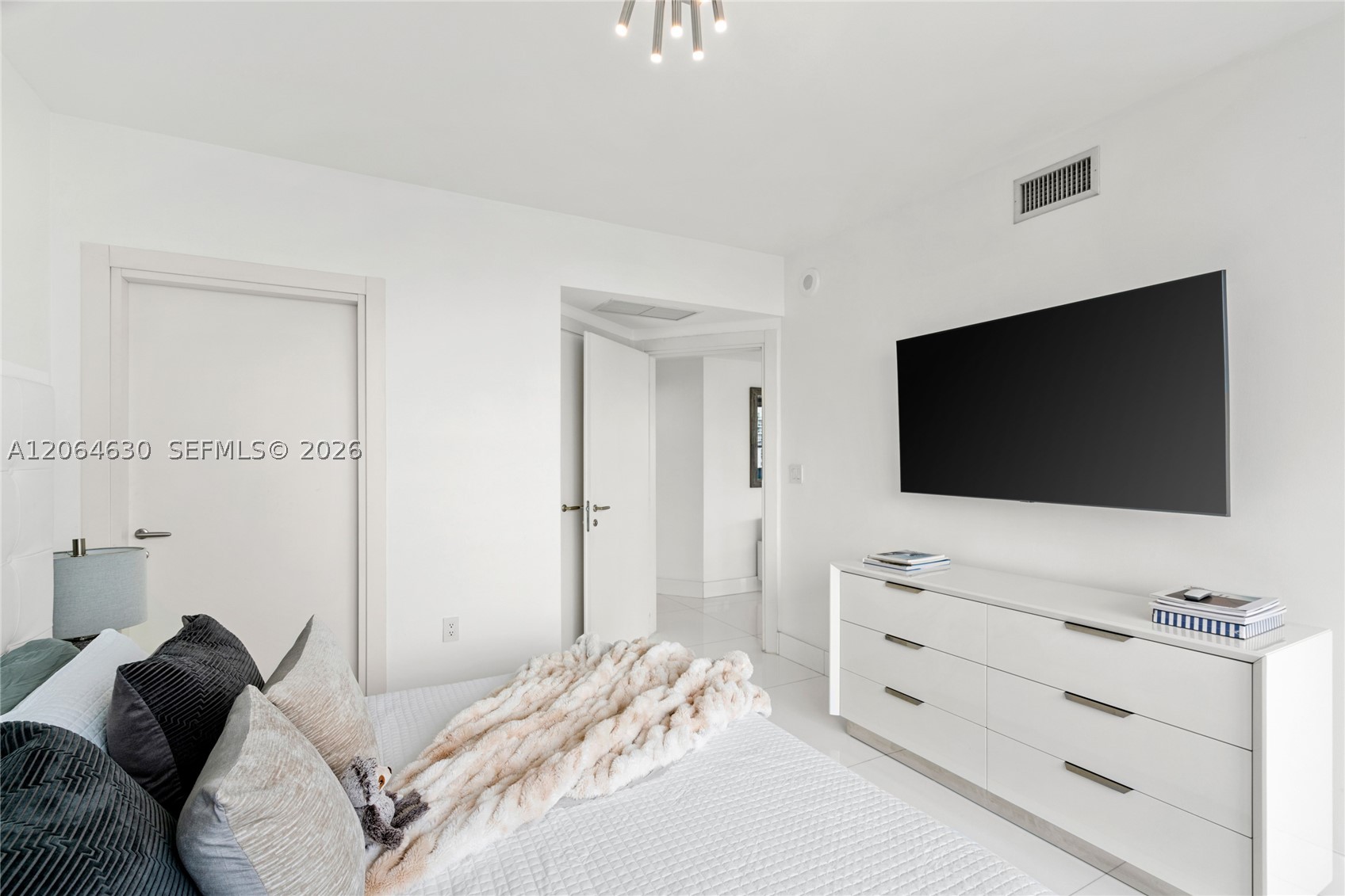 200 Biscayne Boulevard Way #3802, Miami FL 33131