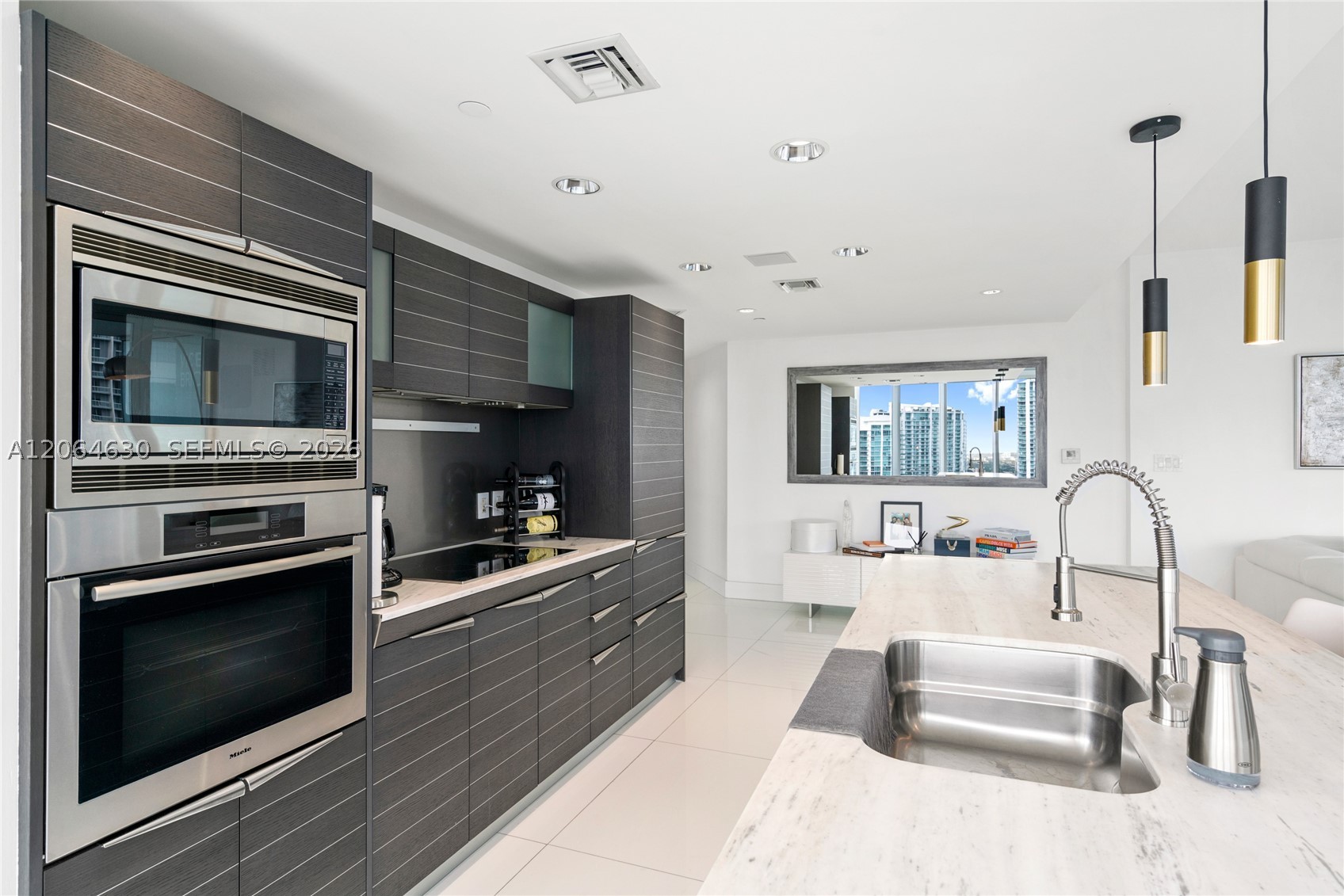 200 Biscayne Boulevard Way #3802, Miami FL 33131