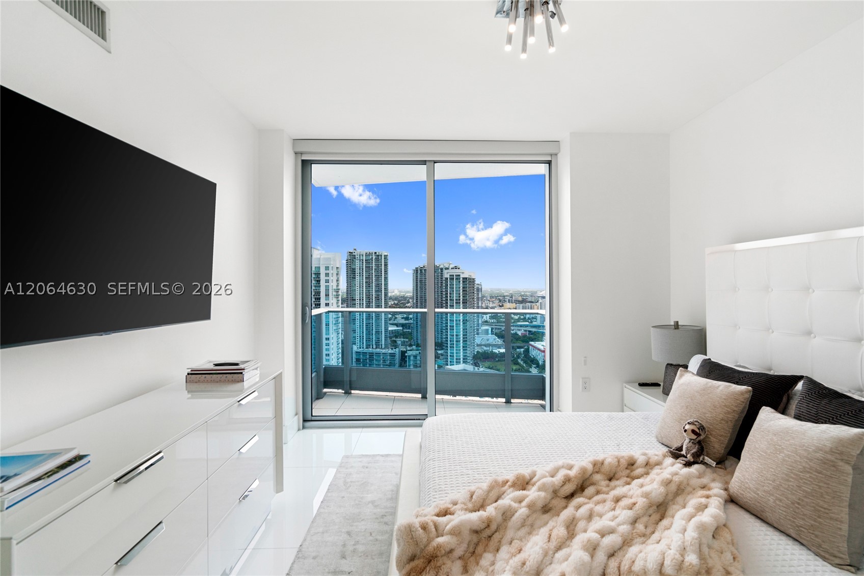 200 Biscayne Boulevard Way #3802, Miami FL 33131