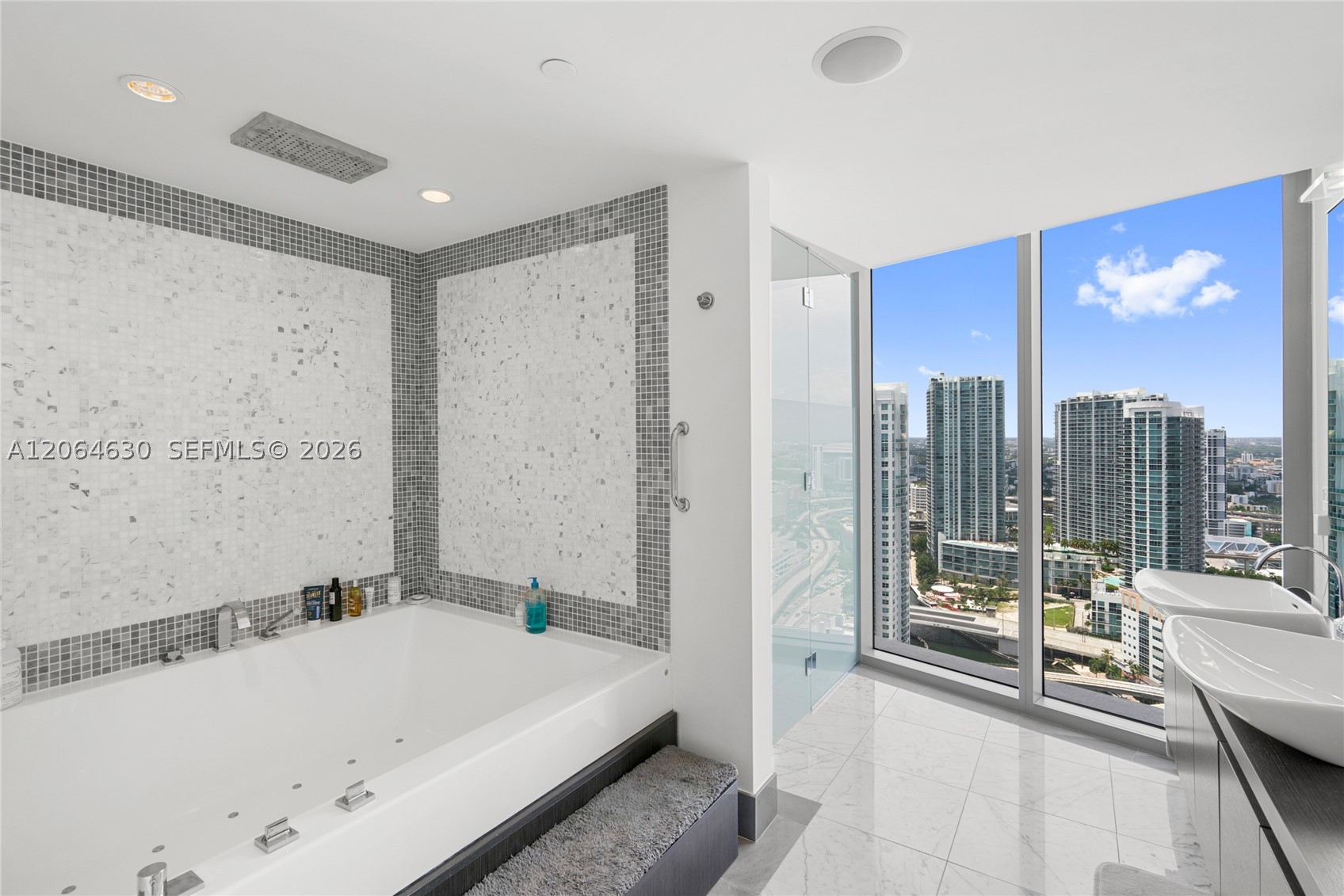 200 Biscayne Boulevard Way #3802, Miami FL 33131