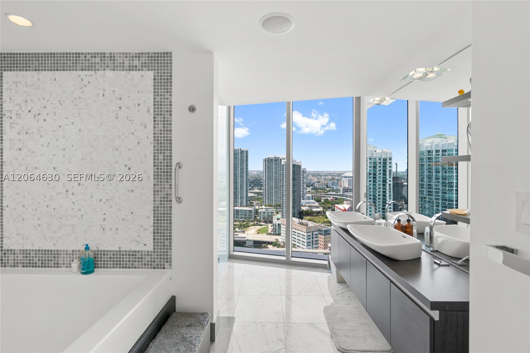 200 Biscayne Boulevard Way #3802, Miami FL 33131