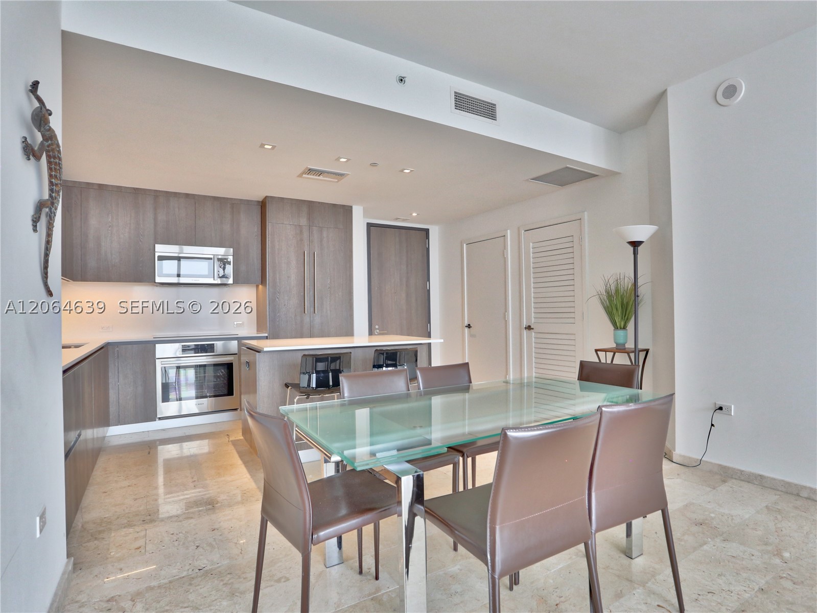 88 SW 7th St #3805, Miami FL 33130