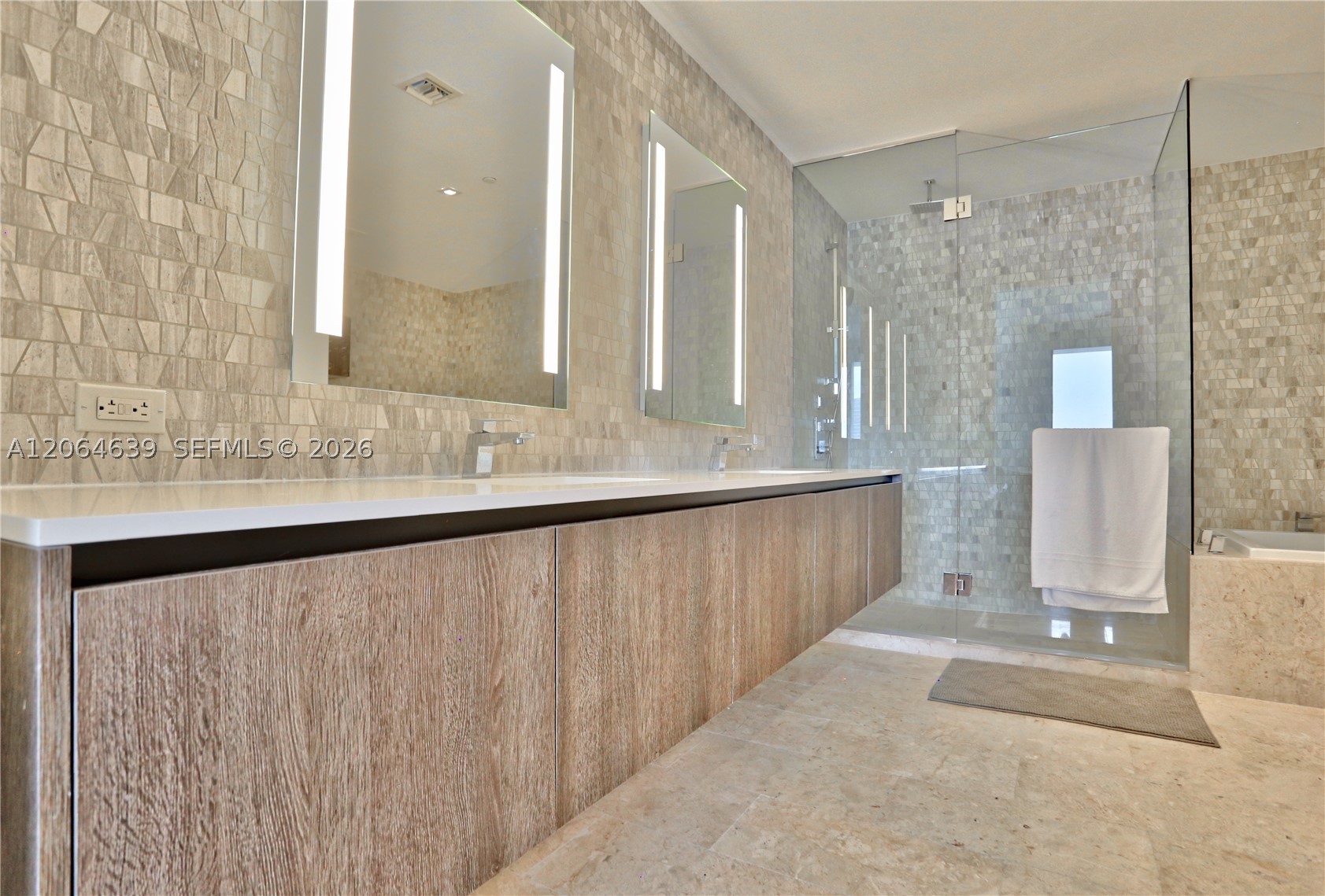 88 SW 7th St #3805, Miami FL 33130