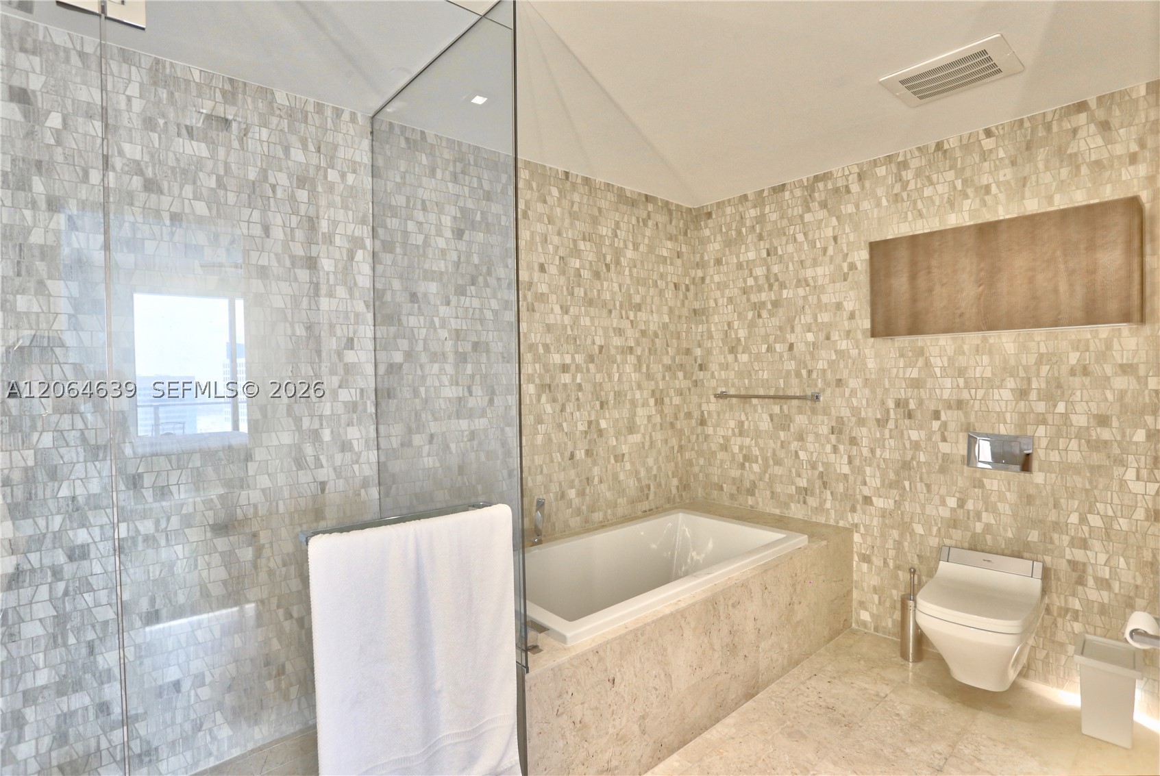 88 SW 7th St #3805, Miami FL 33130