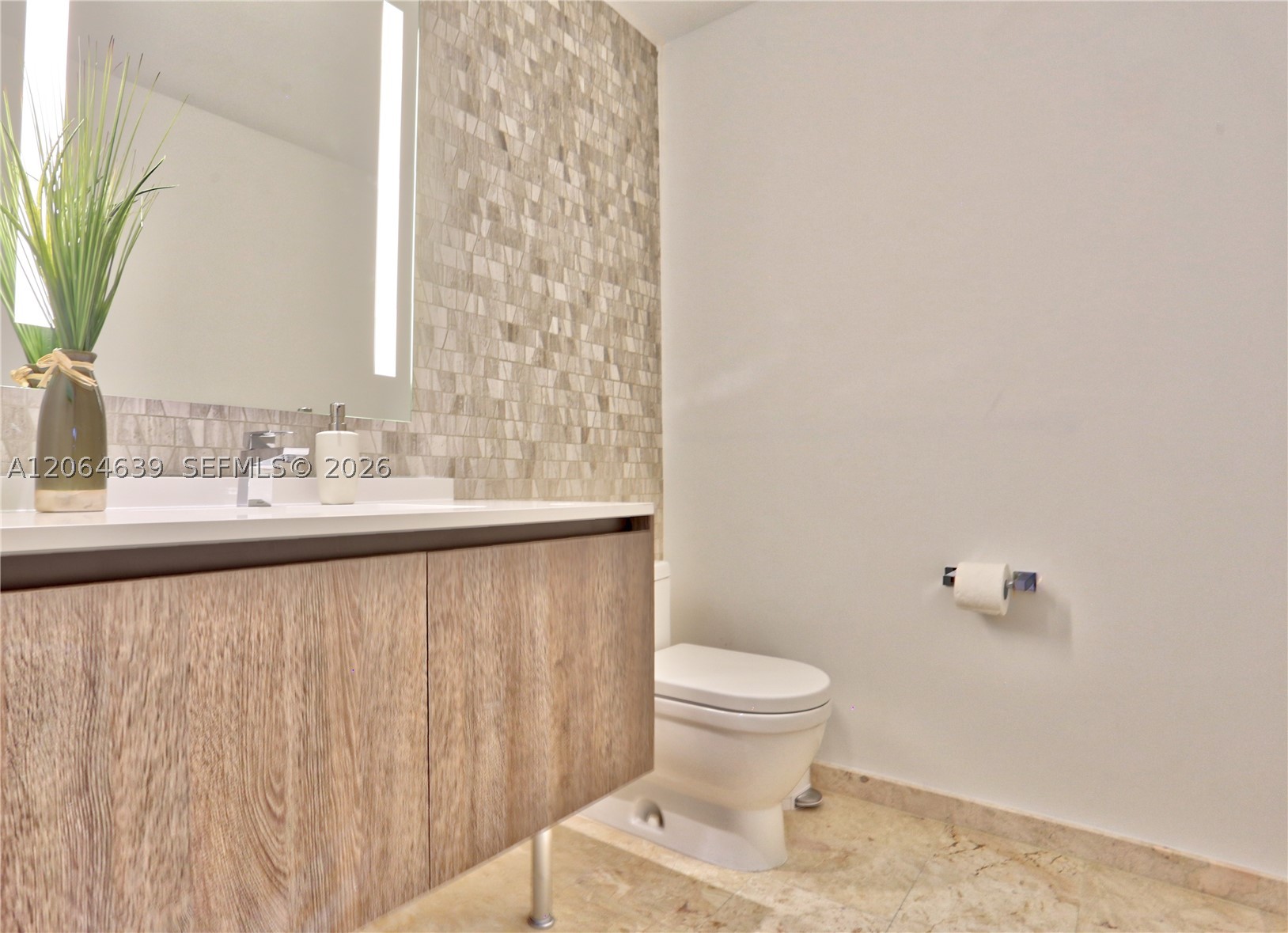 88 SW 7th St #3805, Miami FL 33130