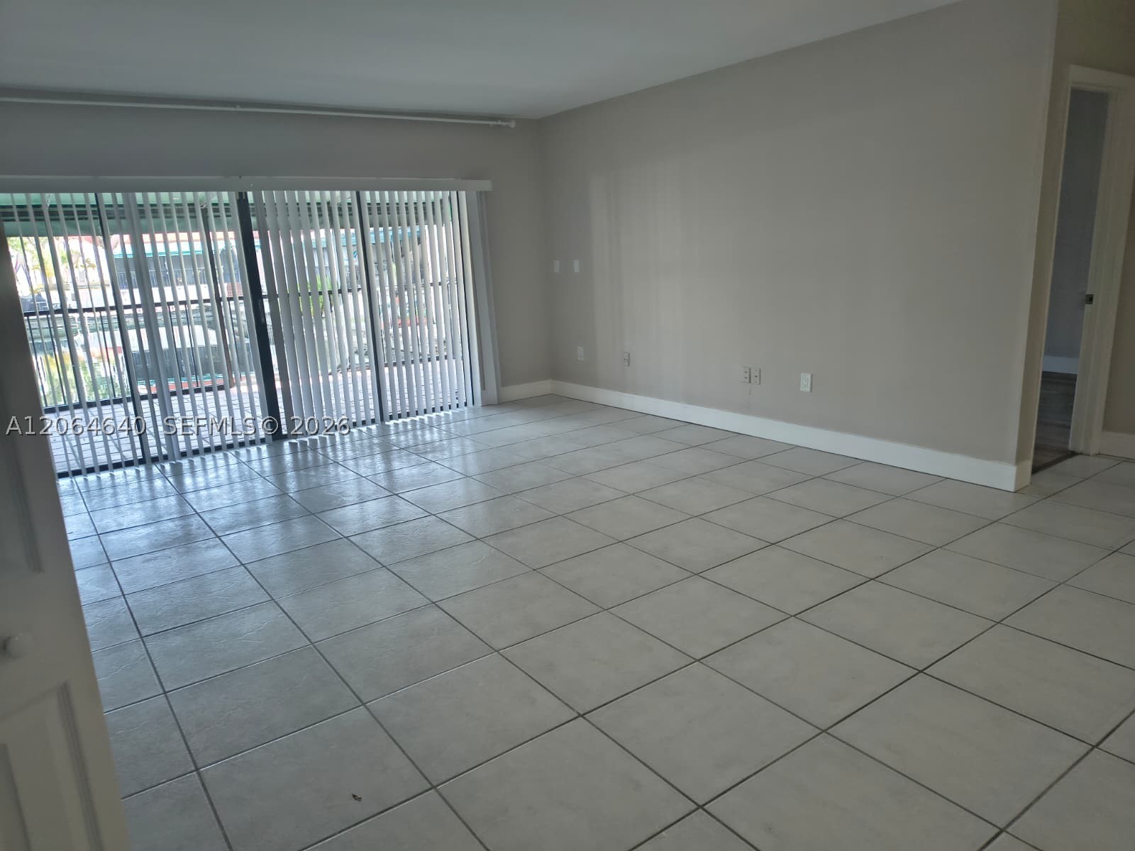 7001 S Loch Isle Dr S #7001, Miami Lakes FL 33014