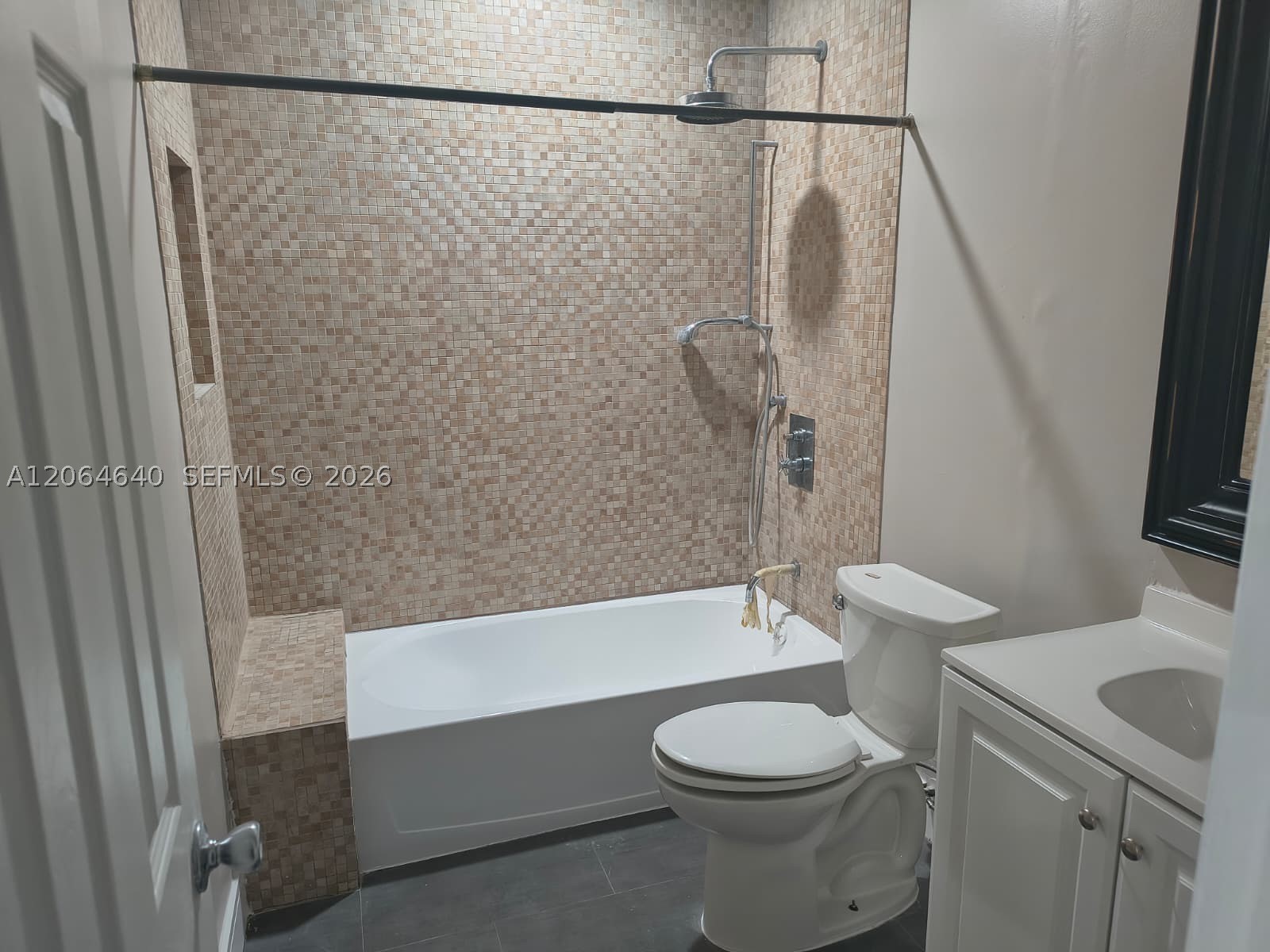 7001 S Loch Isle Dr S #7001, Miami Lakes FL 33014