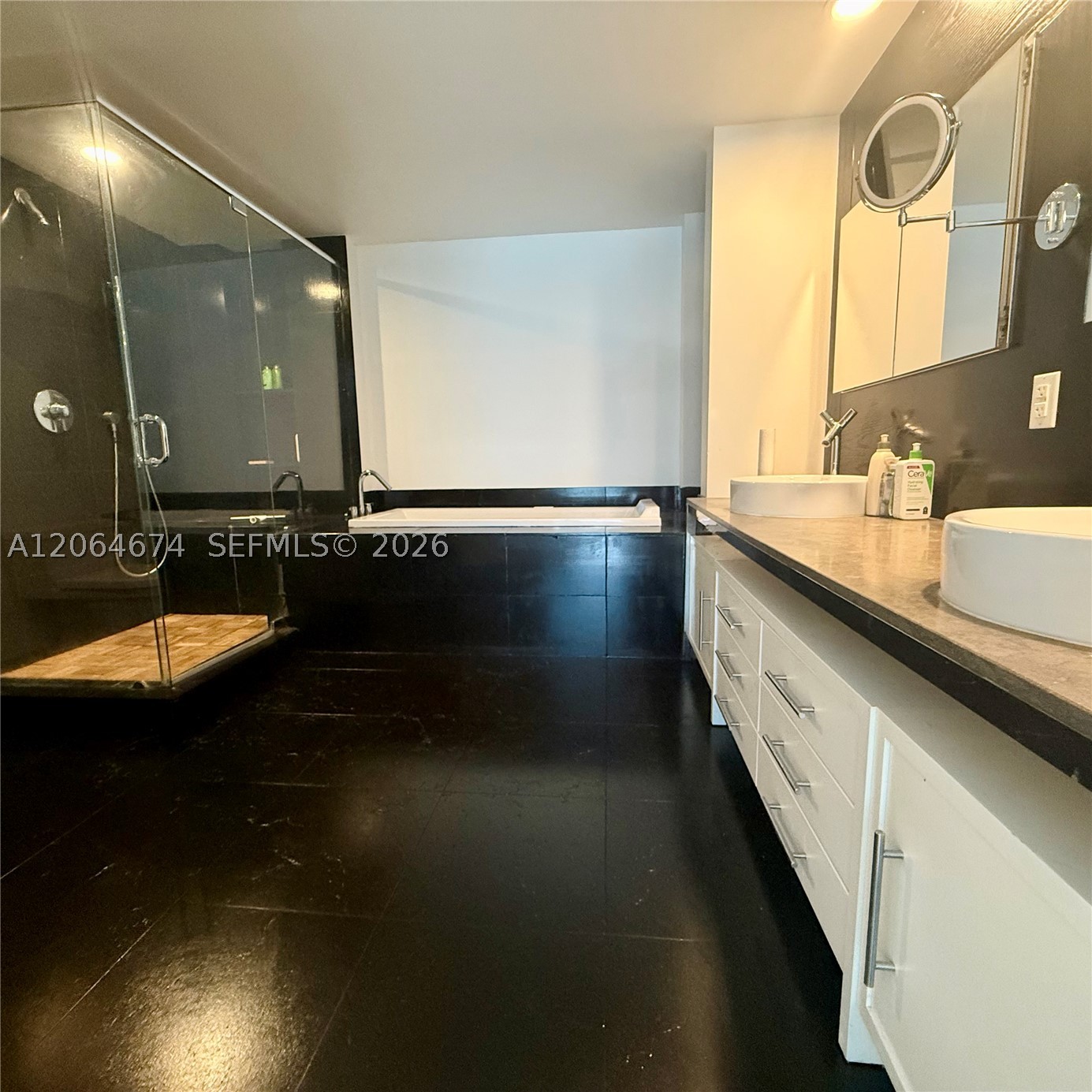 475 Brickell Ave #1609, Miami FL 33131