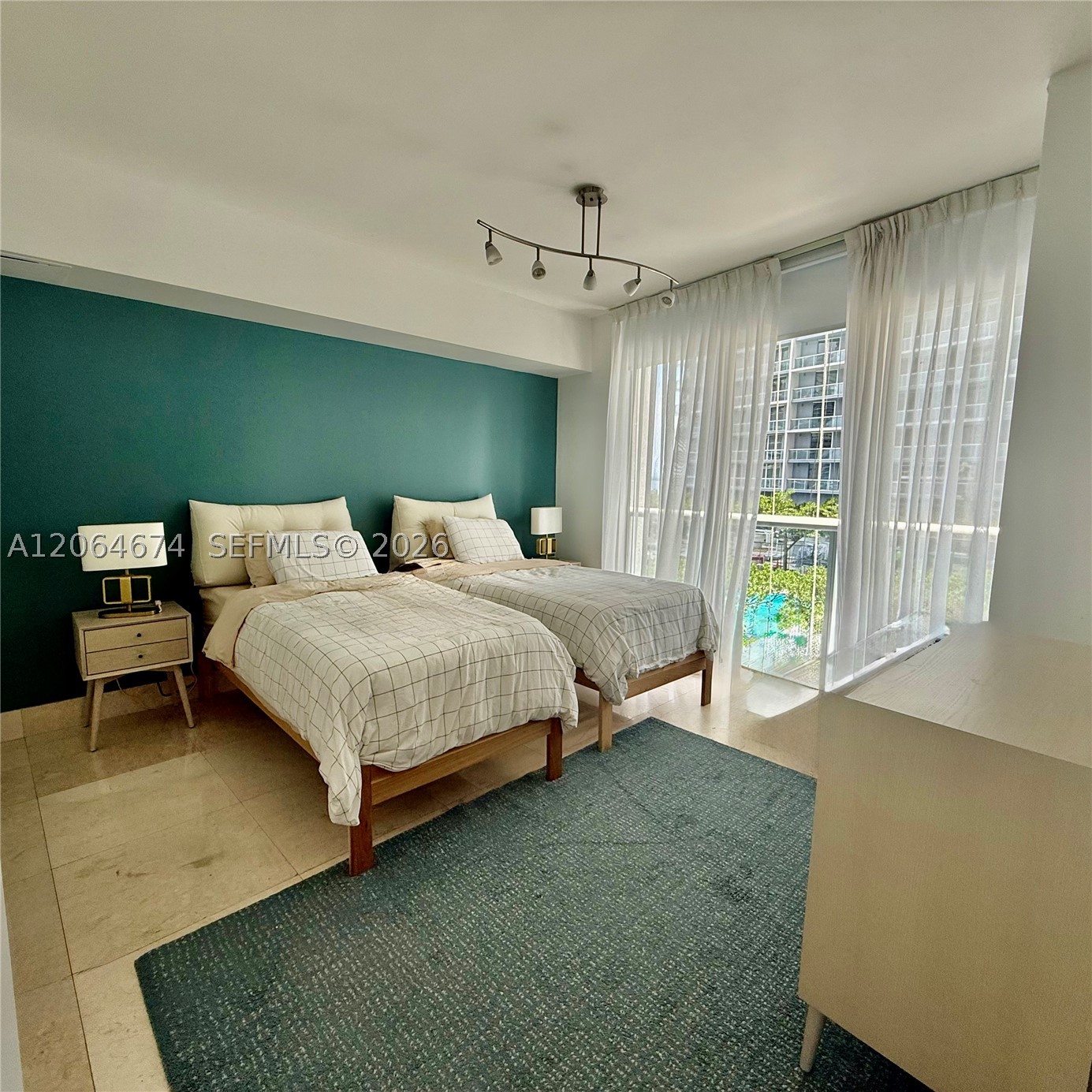 475 Brickell Ave #1609, Miami FL 33131