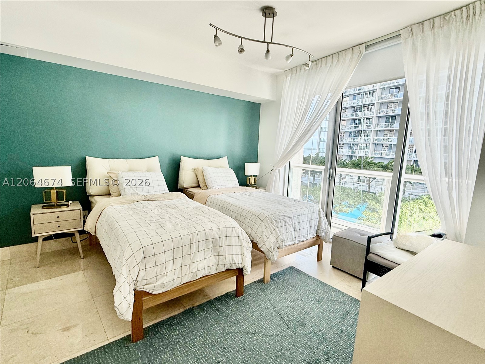 475 Brickell Ave #1609, Miami FL 33131
