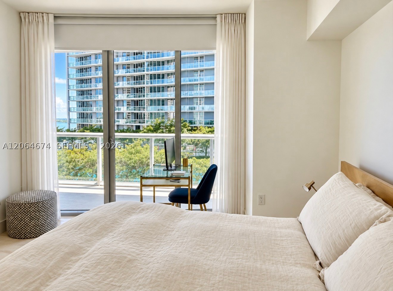 475 Brickell Ave #1609, Miami FL 33131