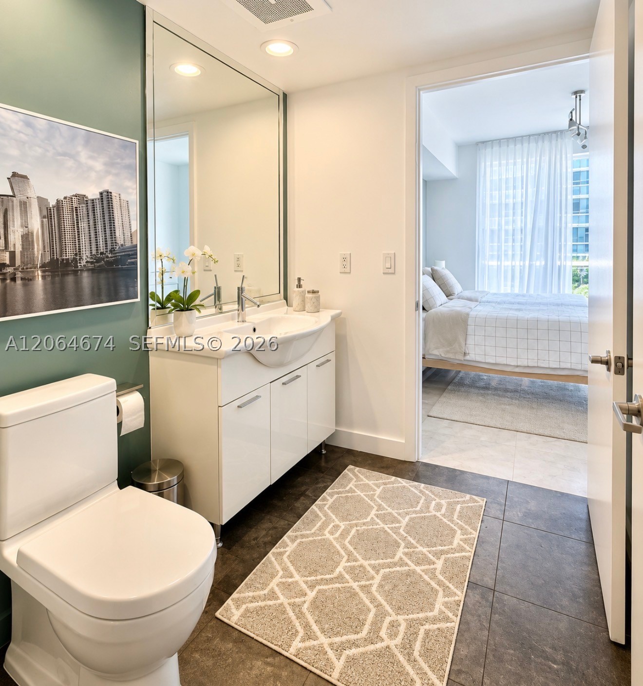 475 Brickell Ave #1609, Miami FL 33131