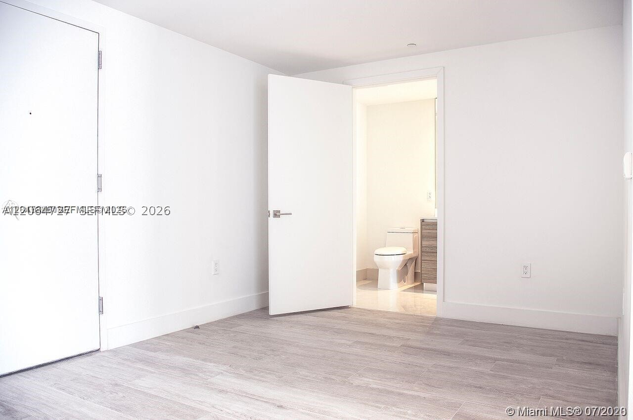 121 NE 34th St #806, Miami FL 33137