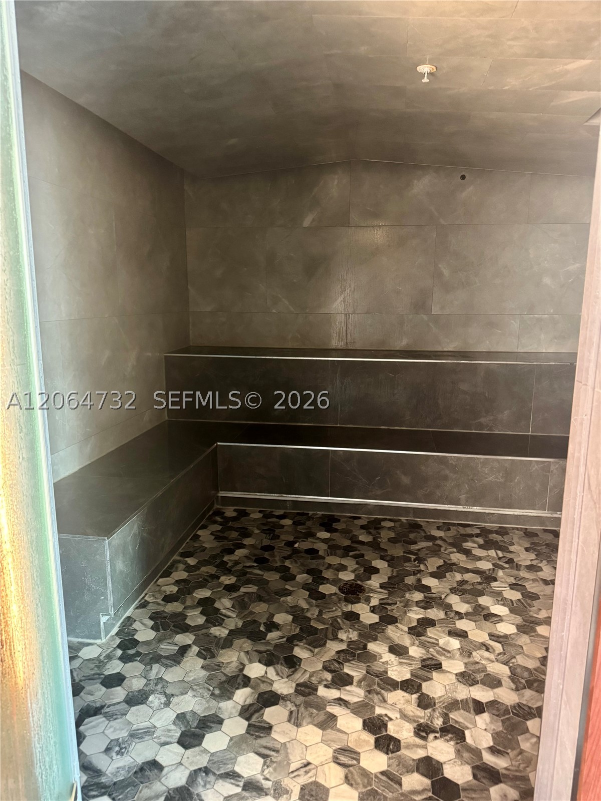 31 SE 5th St #4214, Miami FL 33131